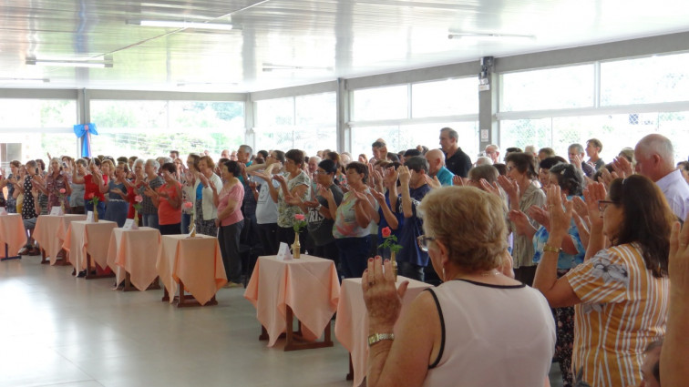 Grupos de idosos e PCDs realizam confraternização de final de ano