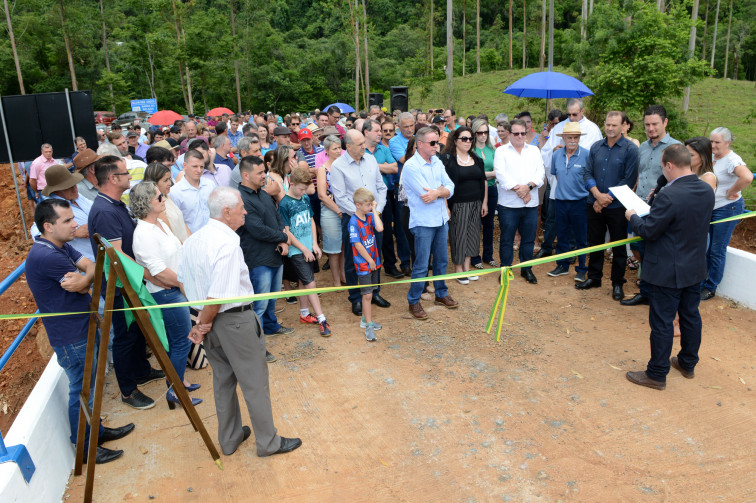 Ponte sobre o Rio Paloma é inaugurada