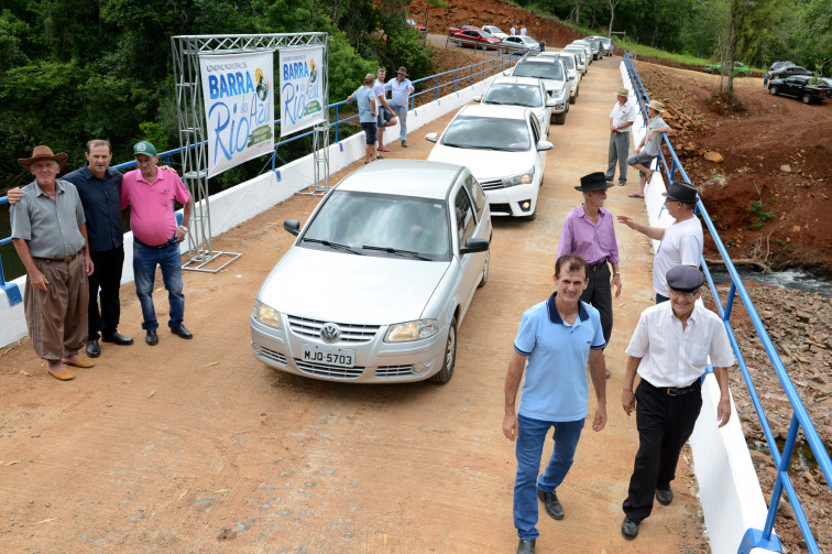 Ponte sobre o Rio Paloma é inaugurada