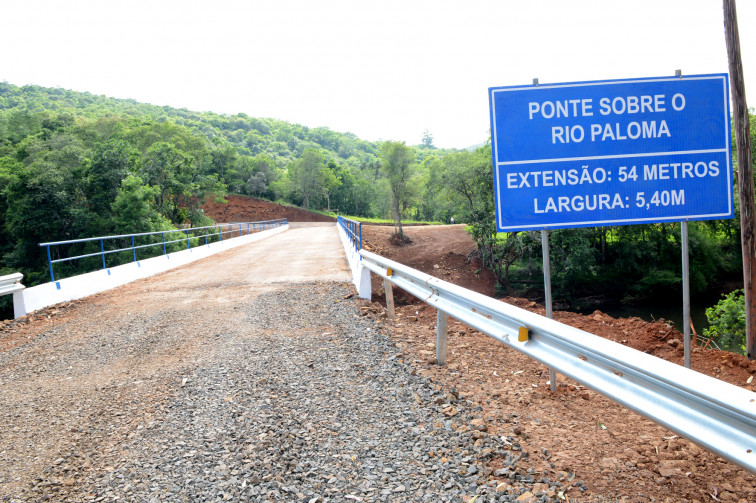 Ponte sobre o Rio Paloma é inaugurada
