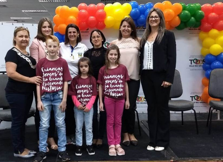 Aluna do Município é premiada em Porto Alegre