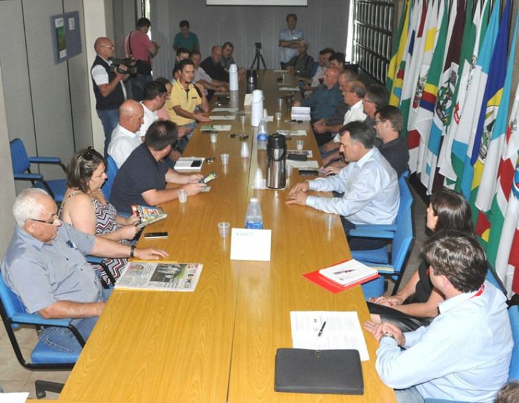 Prefeito participa de reunião com gerência da RGE