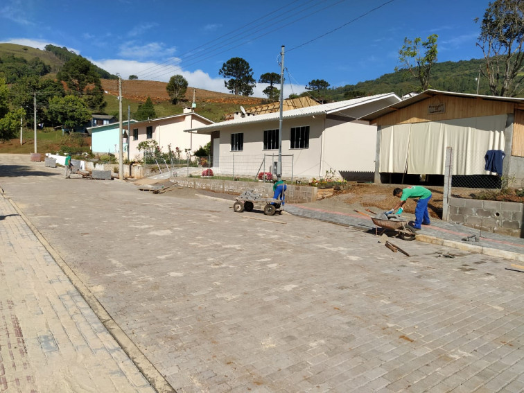 PAVIMENTAÇÃO EM PAVER NA RUA DAS CAMOMILAS