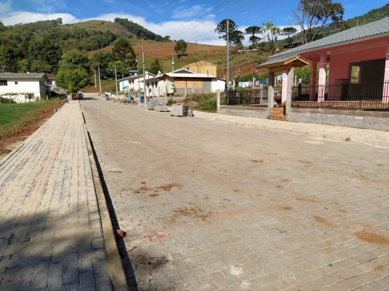 PAVIMENTAÇÃO EM PAVER NA RUA DAS CAMOMILAS