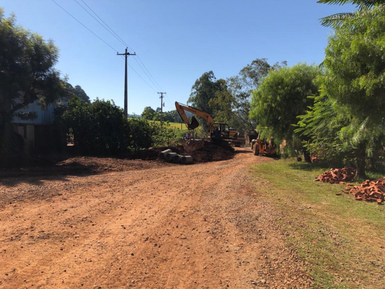Projeto asfalto no interior chega a mais uma comunidade 