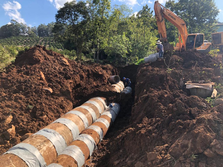 Projeto asfalto no interior chega a mais uma comunidade 