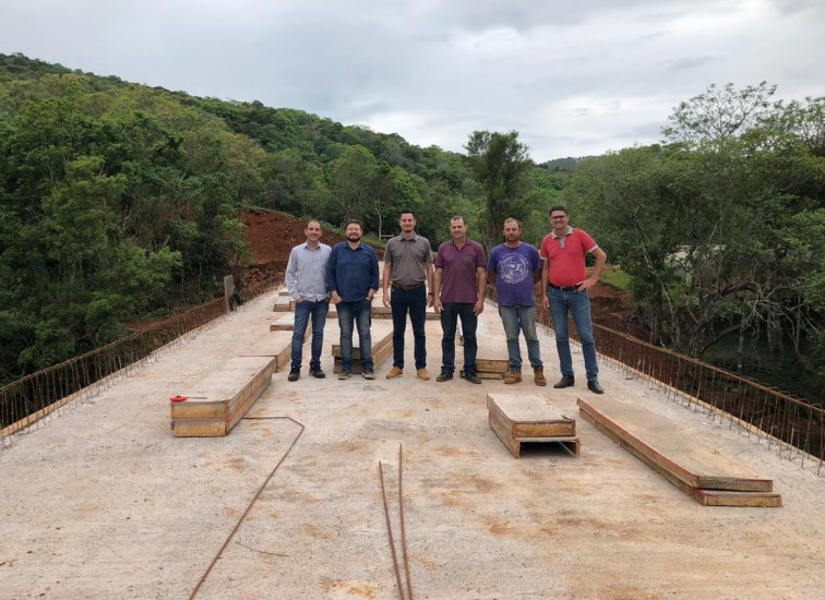 Construção de ponte entra na etapa final