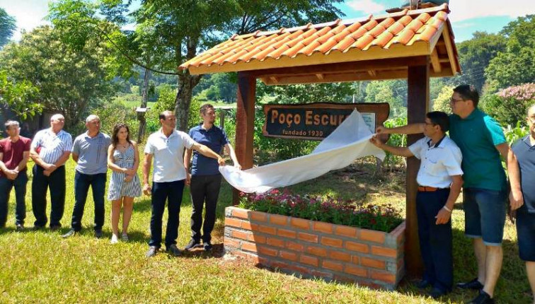 Inaugurado pórtico na comunidade do Poço Escuro