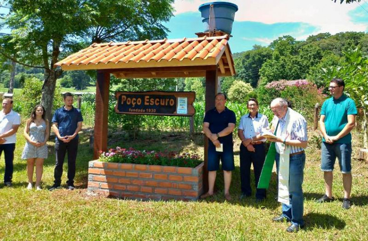 Inaugurado pórtico na comunidade do Poço Escuro