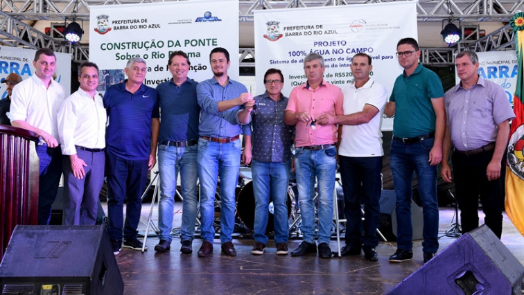 Prefeitura adquire três caminhões 